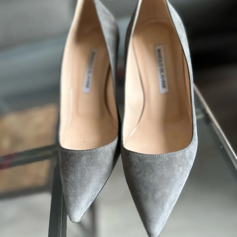 Manolo Blahnik Elegant Gray Suede Pumps 36.5 - Picture 9 of 9